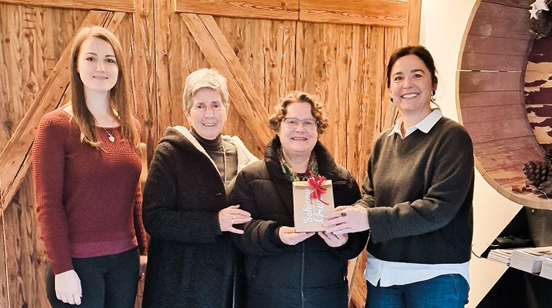 Im Bild: Manuela Aichner Tourismusverein Partschins, Anna Alber und Martina Theiner – Südtiroler Krebshilfe, Karin Thaler Tourismusverein Partschins
