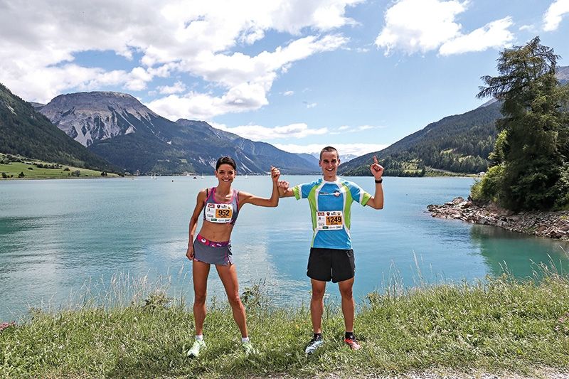 Giomi und Hofer feiern ihren Erfolg am Reschensee