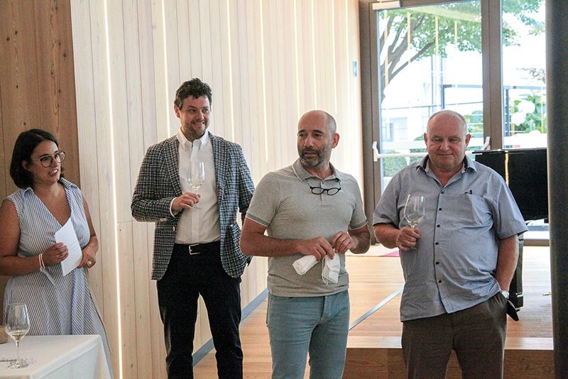 v.l.: Riesling-Präsidentin Magdalena Pratzner, TV-Präsident Christoph Tappeiner, Lindenhof-Chef Joachim Nischler und Peter Dipoli