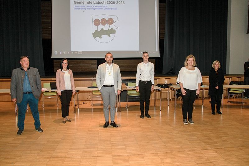 Der neue Ausschuss der Gemeinde Latsch v.l: Christian Stricker, Irmgard Gamper, BM Mauro Dalla Barba, Manuel Platzgummer, Maria Kuppelwieser und Gerda Gunsch