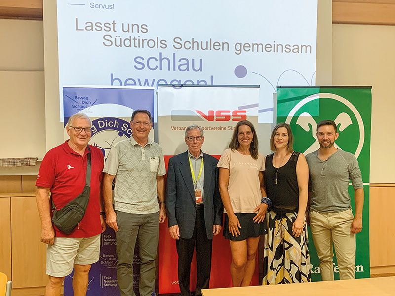 v. l. n. r. VSS-Bezirksvertreter für das Vinschgau Josef Platter, Direktor der Sportoberschule Mals Werner Oberthaler, VSS-Obmann Günther Andergassen, Koordinatorin für Schulsport der Deutschen Bildungsdirektion Astrid Ferrari, Projektmanagerin der Felix-Neureuther-Stiftung Linda Haseidl und Beweg dich Schlau-Coach Michael Randl.