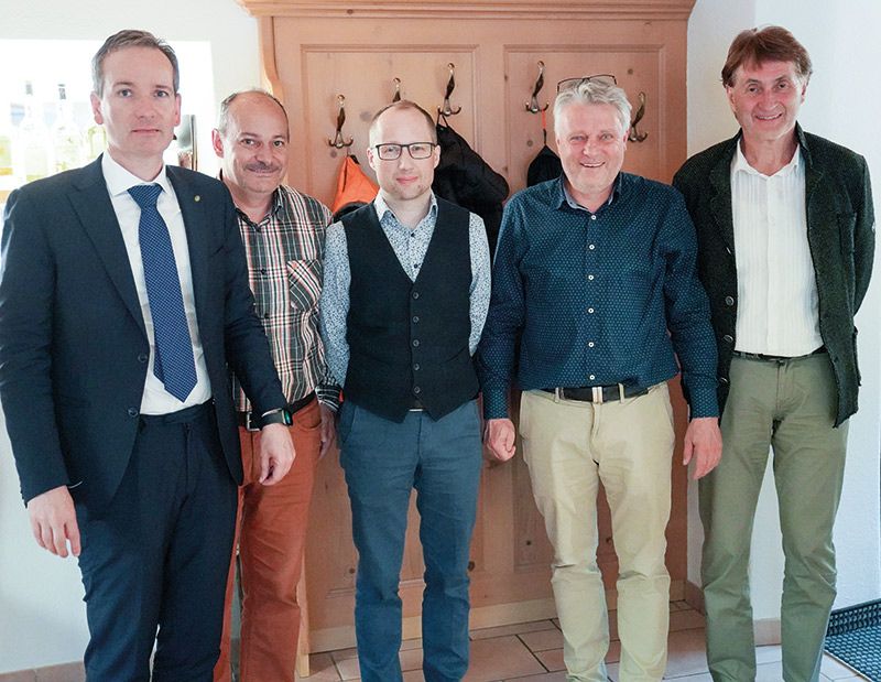 v.l.: HGV-Direktor Raffael Mooswalder, Vizepräsident des TV Latsch-Martell Günther Pircher, Obmann der Bürgergenossenschaft Martell 3B Alexander Mair, BM Georg Altstätter sowie Verbandssekretär Helmuth Rainer.