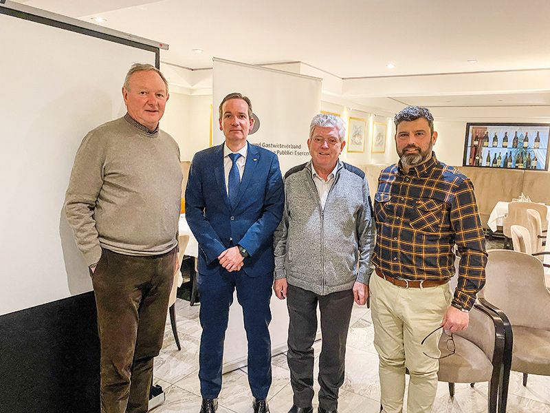 Ortsobmann und HGV-Präsident Manfred Pinzger, HGV-Direktor Raffael Mooswalder, TV-Präsident Karl Pfitscher und VizeBM Manuel Trojer.