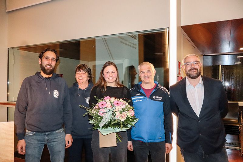 v. l. Lukas Lingg, Prisca Gufler, Sportschützen Italienmeisterin Katherina Zoderer, Rudi Stampfer und ASV-Präsident Rudi Trafoier
