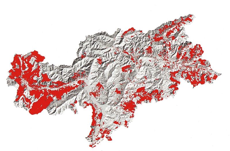 Die Karte der Gemeinnutzungsgüter in Südtirol lässt ahnen, wie groß der Flächenanteil ist, der grundbücherlich für die Allgemeinheit angemerkt ist. Bildquelle: Buch „Gemeinschaftlicher Besitz“ SBB 2016, Athesia