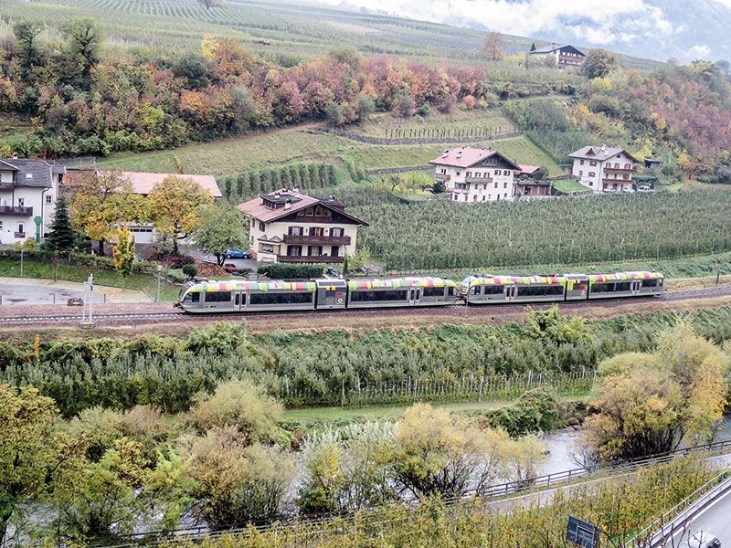 30 Jahre wurde gekämpft bis 1906 die alte Bahn fuhr, 15 Jahre nach der Schließung fuhr die neue Bahn erstmals am 05.05.2005 und nun, nach 15 erfolgreichen Jahren wird die Bahn elektrifiziert.