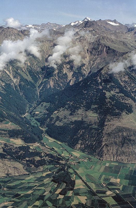 Der Allitzer Berg, die Kortscher Leiten, Allitz und der Gadria-Schuttkegel von der Jennwand aus.
