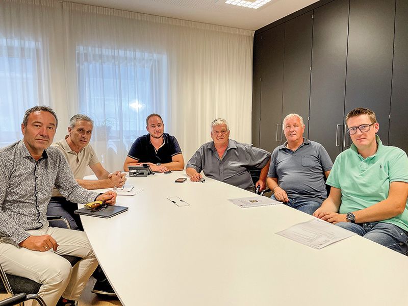 v. l.: lvh–Vizedirektor Walter Pöhl, Bezirksobmann Günther Platter, Michael Hofer - Obmann der Tiefbauunternehmer, Bürgermeister Franz Heinisch, Vizebürgermeister Armin Angerer und Ortsobmann Daniel Volgger