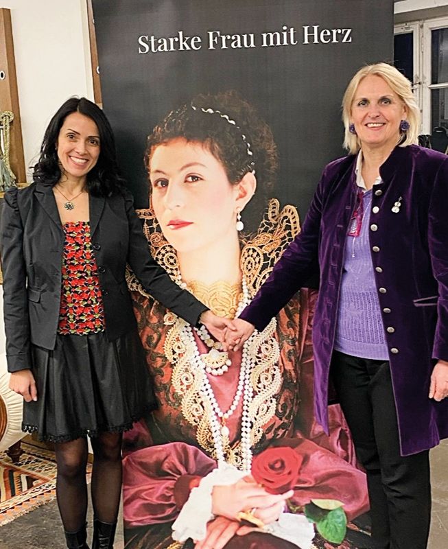 Evgeniya Scherer zusammen mit Sabina Mair