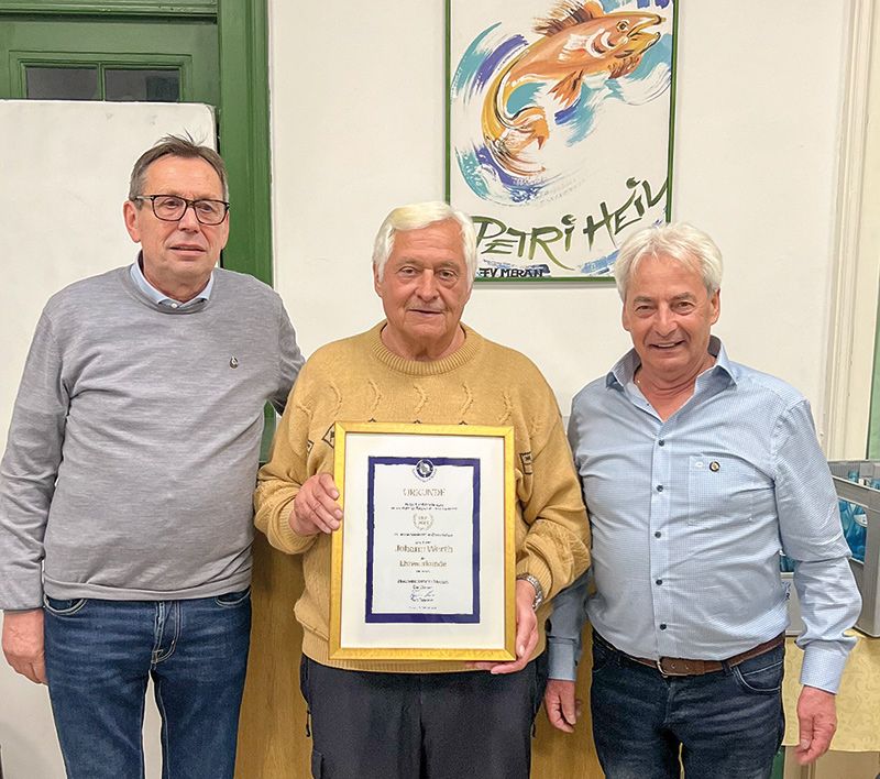 v. l. Obmann des Fischereivereins Meran Kurt Tappeiner, Fischereiaufseher Hans Werth und Bewirtschafter Stefan Pföstl
