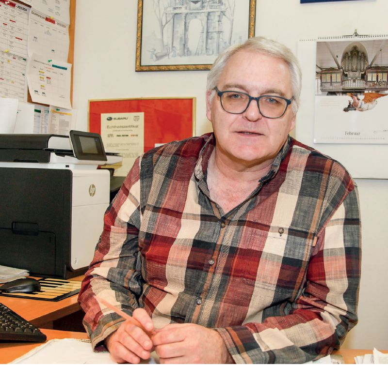 Stefan Gstrein ist seit dem Jahr 2000 Direktor der Musikschule Naturns und seit 2006 Direktor der Musikschule Untervinschgau, die aus dem Zusammenschluss von Naturns, Schnals, Latsch und Schlanders entstanden ist.
