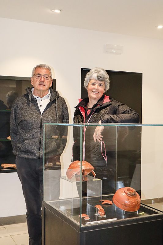 Der Präsident des VUSEUMS Toni Patscheider und die Kuratorin der Römerausstellung Helene Dietl Laganda