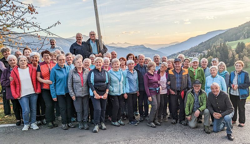 Gruppenbild nach dem Törggelen 2022 Richtung unteres Eisacktal