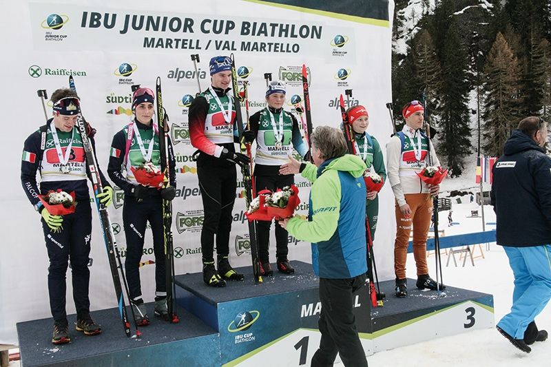 BM Georg Altstätter gratuliert den Siegern aus der Schweiz, links die Zweitplatzierten Michele Molinari und Rebecca Passler, rechts die Drittplatzierten Julian Hollandt und Selina Marie Kastl