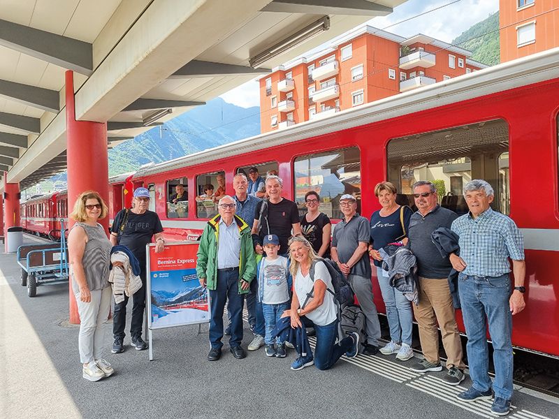 Vor dem Zug in Tirano mit dem Präsidenten Walter Weiss (3 v.l.).