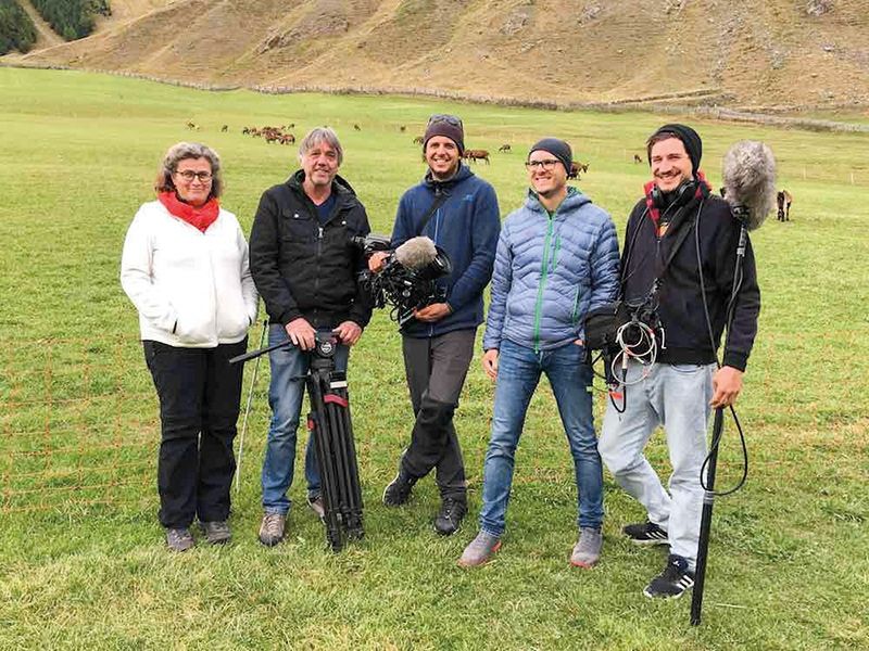 (v.l.) Birgit-Sabine Sommer, Jochen Unterhofer (Kamera), Alex Fontana (Kameraassistenz und Drohnenpilot), Thomas Hanifle (Drehbuch und Aufnahmeleitung), Willy Theil (Ton)