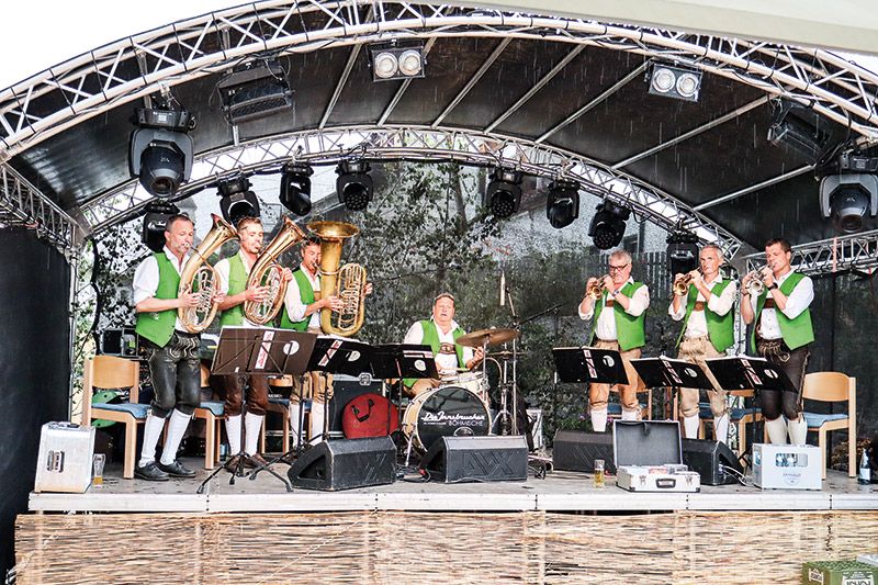 Die Musikanten der „Innsbrucker Böhmischen“ mit Chef Norbert Rabanser am Schlagzeug