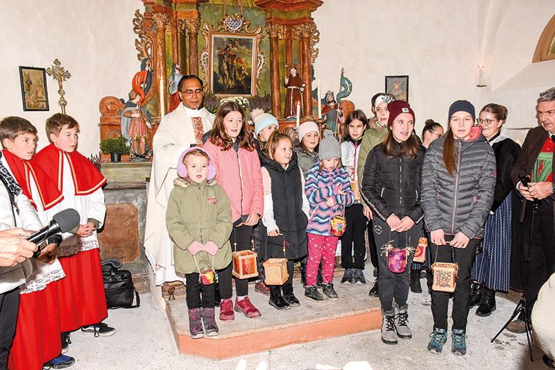 Feierlicher Gottesdienst im St. Martins Kirchlein, welches sich im Besitz der der Eigenverwaltung bürgerlicher Nutzungsrechte (E.B.N.R) Laas befindet.
