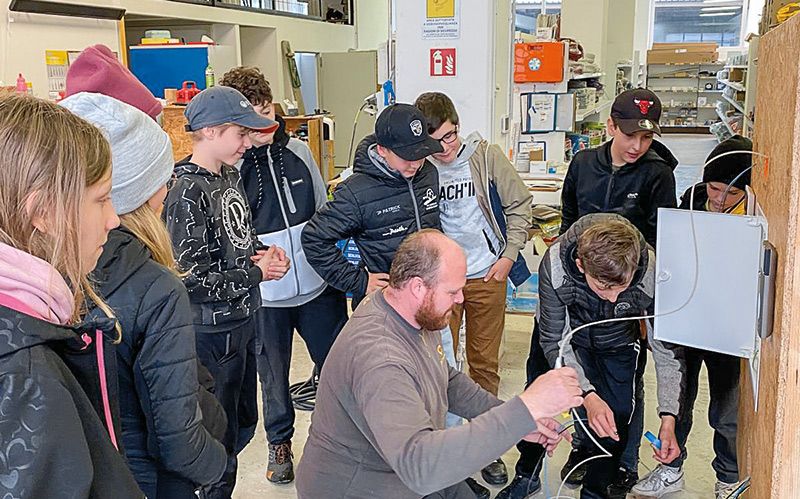 Jugendliche bei einer der Betriebsbesichtigung – Foto © lvh.apa