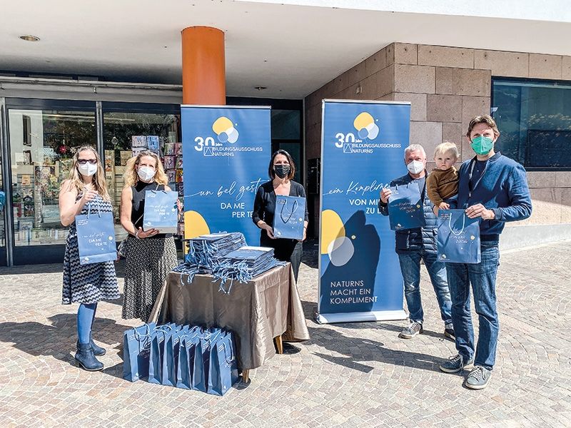 Komplimente für die Aktion erhielten für den BA Naturns Selma Mahlknecht, Gaby Hofer, Astrid Pichler und Werner Höllrigl von Bürgermeister Zeno Christanell mit seinem kleinen Leon