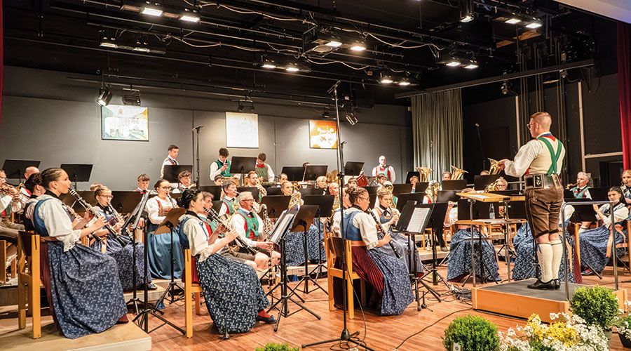 Musikkapelle Schnals mit dem Dirigenten Andreas  Rechenmacher