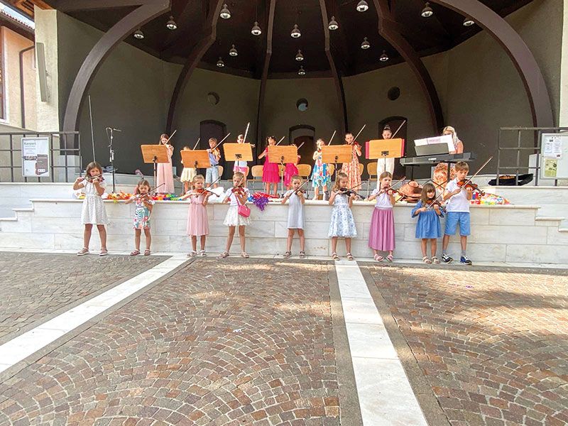 Der Verein bietet jeden Mittwochnachmittag einen Kurs für Musikalische Früherziehung mit Lena für Kleinkinder an. Infos: www.venustamusica.eu