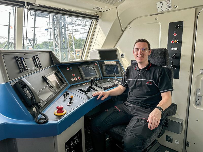 Rene Wieser, geboren 1997, Schluderns, im Führerstand der Lokomotive „BR 193 - Vectron“ eines Güterzuges. Bis heute war er noch nie mit größeren Hindernissen und Pannen konfrontiert.
