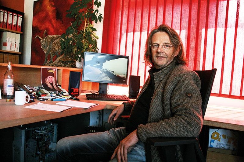 Horst Eberhöfer zeigt den Film im Büro seines Malerbetriebes in Prad. Als nächstes Projekt plant er eine Arktis-Expedition. Dort will er Polarfüchse in ihren Lebensräumen fotografieren.