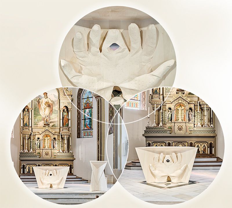 Die künstlerische Gestaltung von Michael Fliri links: Gesamtansicht des Altarraums mit Ambo und Altar in der Pfarrkirche zum hl. Valentin in Nauders; Fotos: David Schreyer