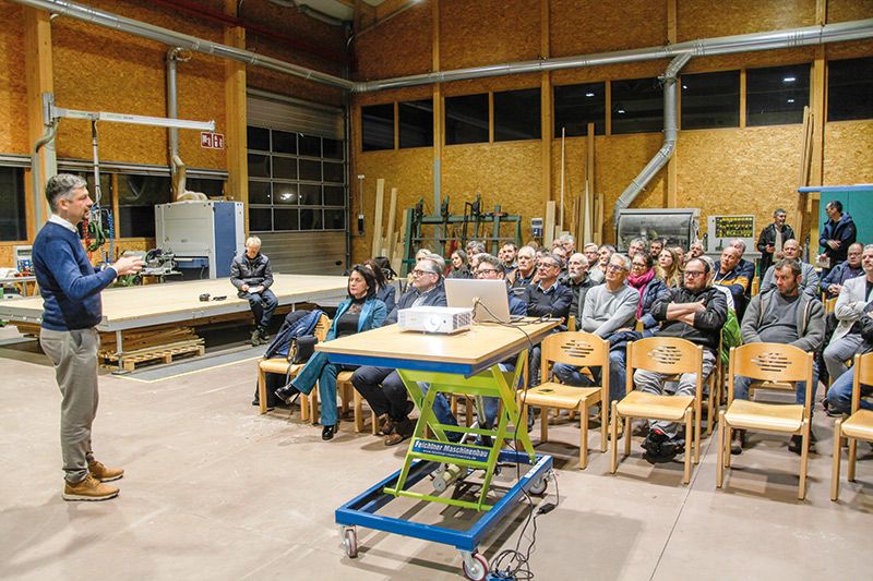 LR Daniel Alfreider steht den Wirtschaftstreibenden im Vinschgau Rede und Antwort