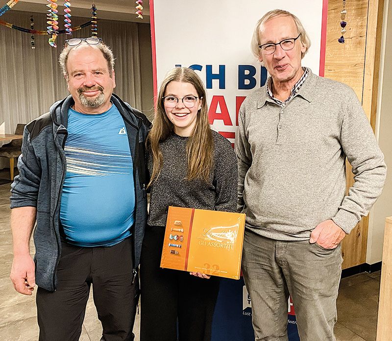 v.l.: Ortsobmann Norbert Thomas Ratschiller, Elisabeth Schöpf und Bezirksobmann Hermann Raffeiner Kerschbaumer – Foto © lvh.apa