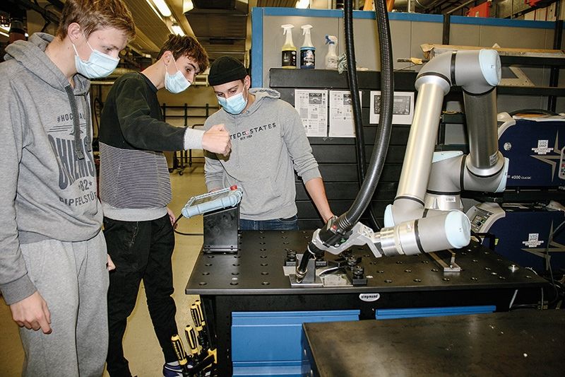 Arbeiten am Schweißroboter