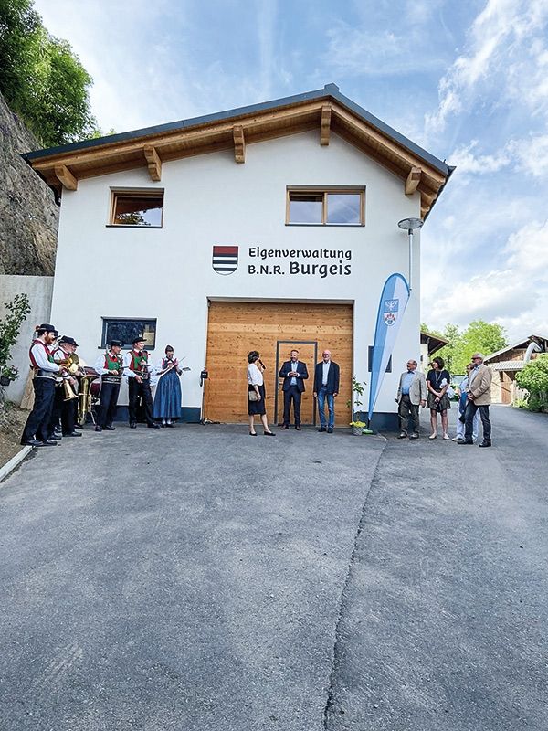 die Feier vor dem neuen Fraktionsgebäude in Burgeis