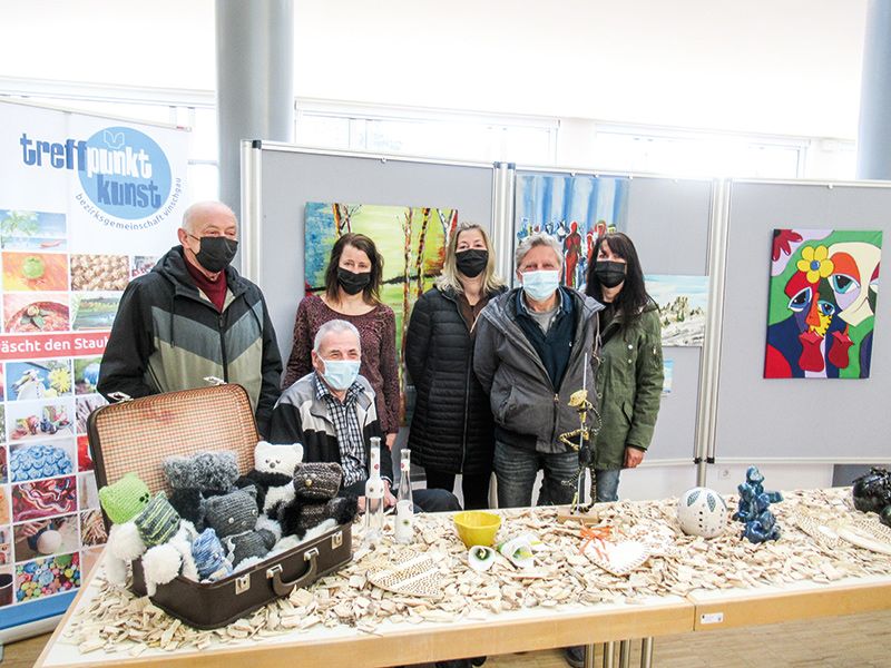 Am 5. und 6. März gab es im Kulturhaus Karl Schönherr in Schlanders wiederum unter dem Titel „Kreativ Alltagsgrenzen überschreiten“ die Ausstellung von 10 Freizeitkünstler:innen, sowie von Hobbykünstlern vom Treffpunkt Kunst der Wohngemeinschaft in Schlanders.