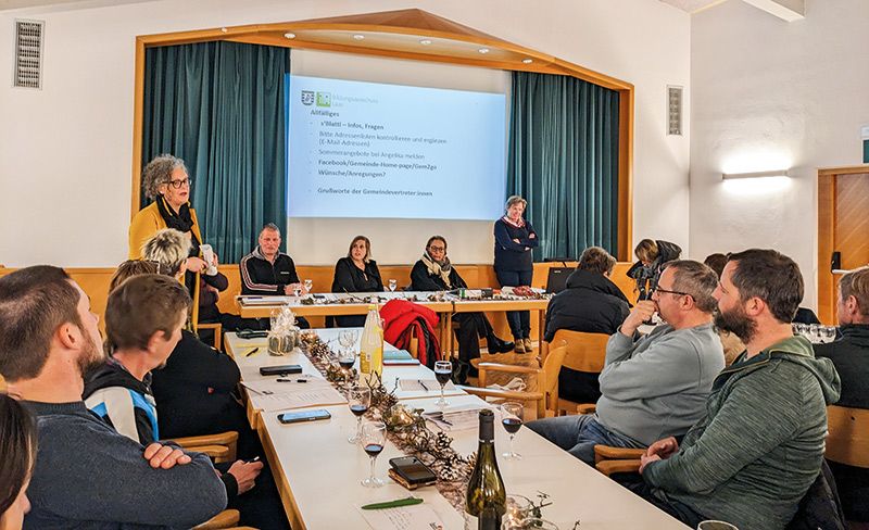 Die Dankesworte der Bürgermeisterin waren auf die Mitarbeitenden im Bildungsausschuss und auf ihre Begabungen abgestimmt
