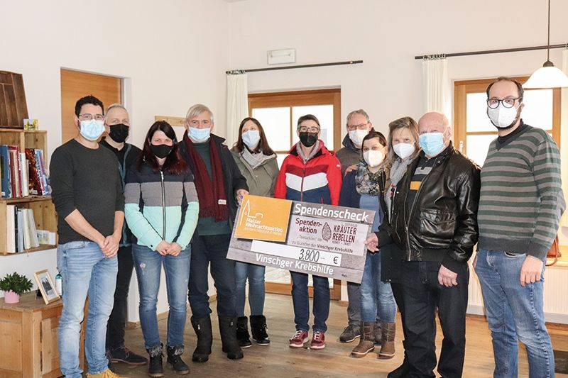 v.l.n.r. Lorenz Borghi, Peppi Stecher, Diana Eschgfeller, Hermann Zingerle, Marion Januth, Sonja Wallnöfer, Harald Schuster, Barbara Noggler, Helga Schönthaler, Bernhard Staffler und Leander Regensburger