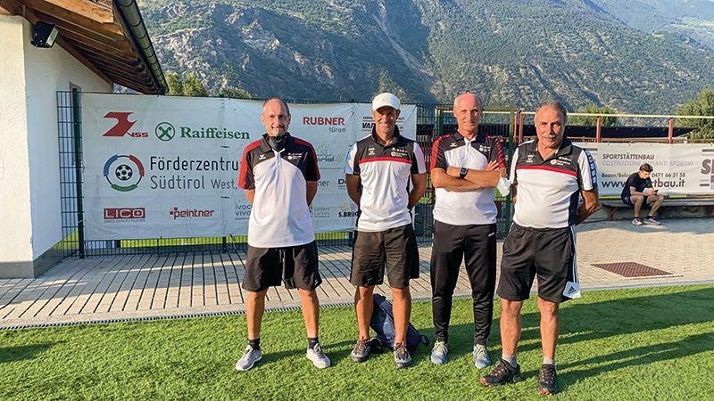 Die Trainer im VSS-Fußball-Förderzemtrum in Latsch: v.l. Giampaolo Morabito, Arnold Schwellensattl, Andreas Lechner (Tormanntrainer) und Raimund Lingg (Koordinator)